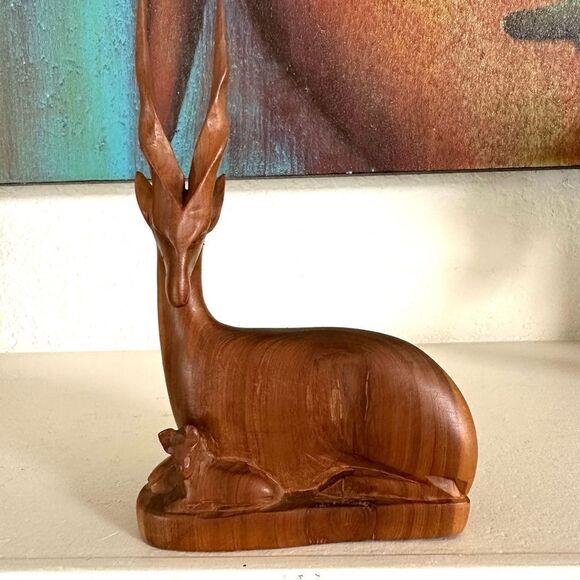 Hand carved wooden gazelle/antelope with calf - Picture 8 of 11